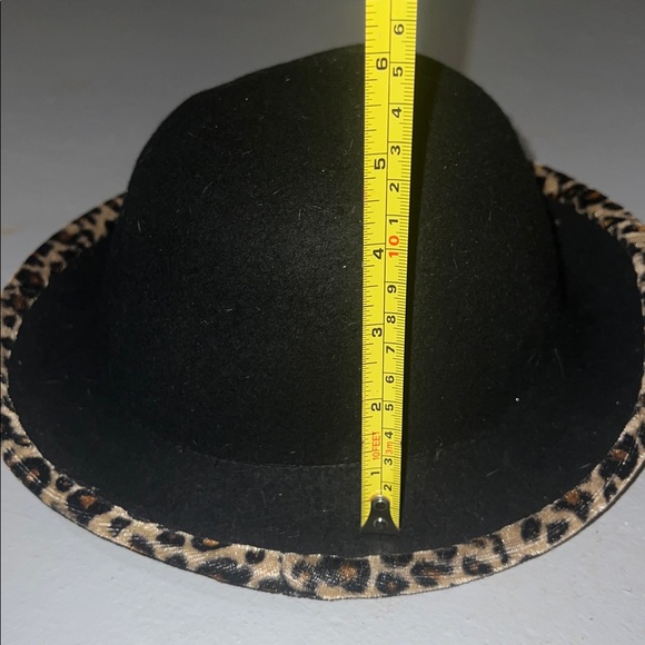 Leopard Trim Black Hat - Picture 6 of 6